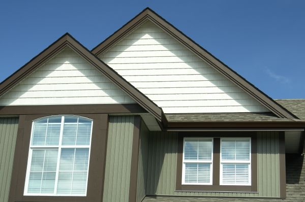 Cost of Vertical Vinyl Siding Repair in San Jose